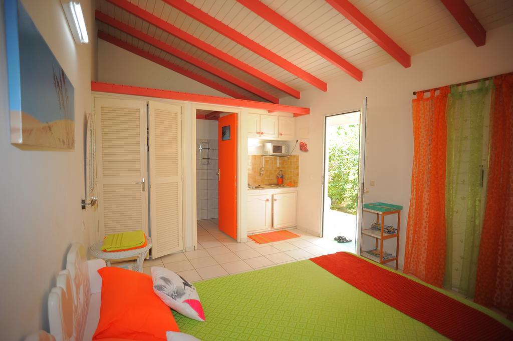 Вилла Au Domaine Des Bougainvilliers Сент-Роз Экстерьер фото